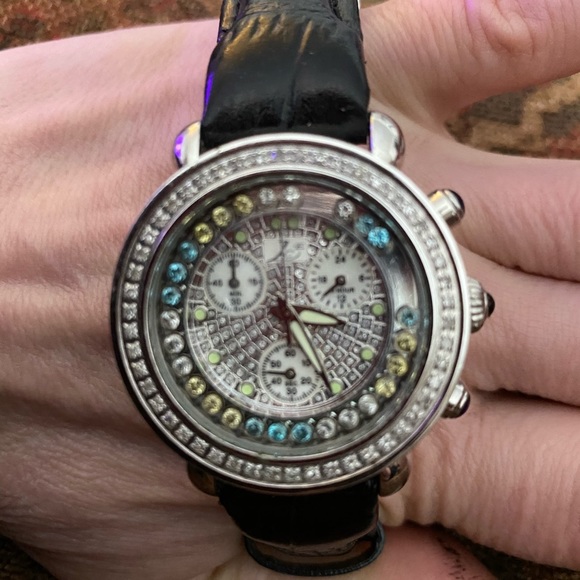 LCE crystal watch with free floating crystals. - Picture 2 of 5